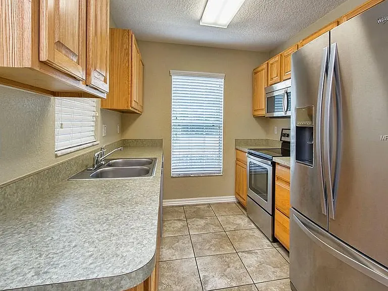 25024 Quaker Ridge Ave — Photo 12