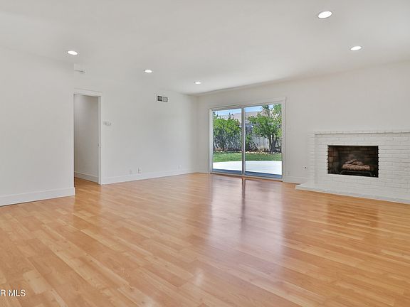 5th image of 1917 Hobart Dr