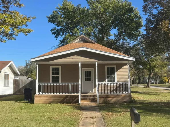 402 N Sycamore St, Eureka, KS 67045