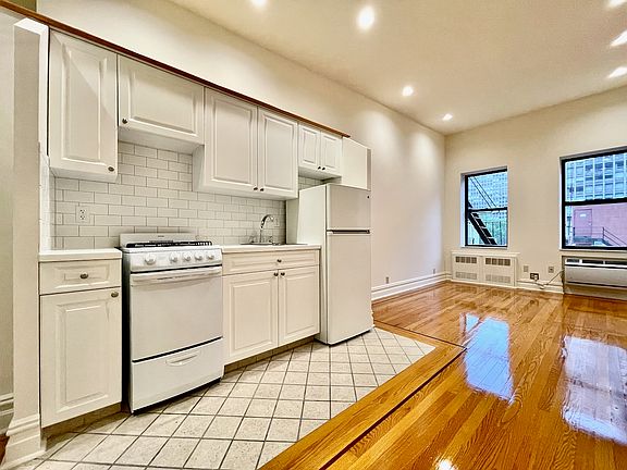 3rd image of 328 E 34th St APT F4