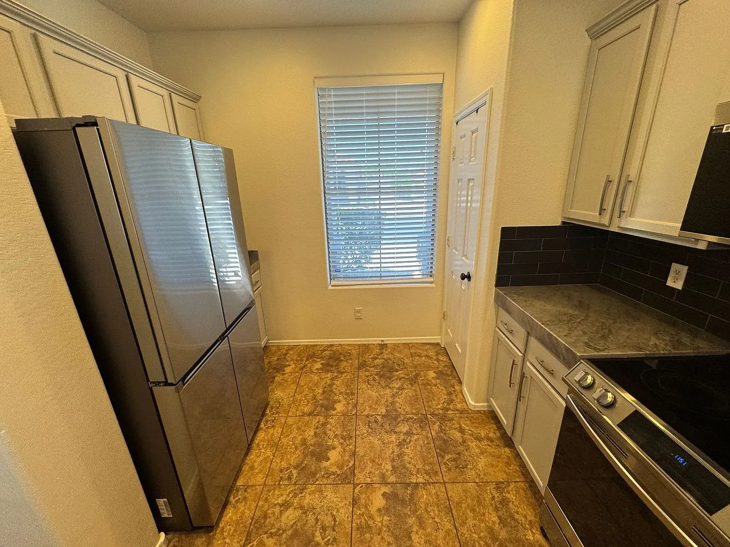 3bd/2ba 1374 sq ft in Chandler with POOL — Photo 4