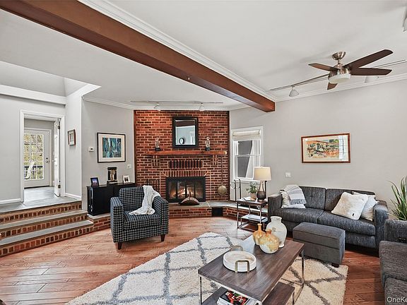 4th image of 112 Parkview Road N