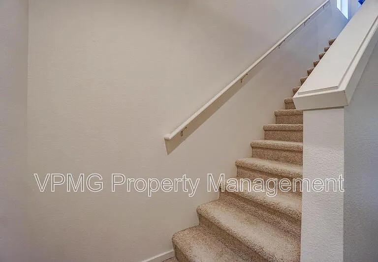 2023 NE Four Seasons Ln — Photo 13