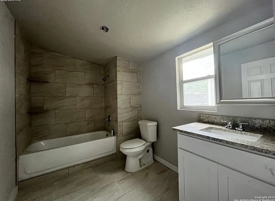 3 bed, 2251 sqft, $1,575 — Photo 3