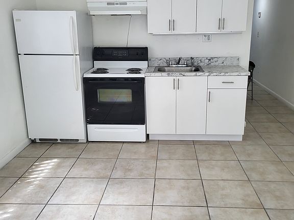 3rd image of 1 2400nw #22COURTAPTO-6