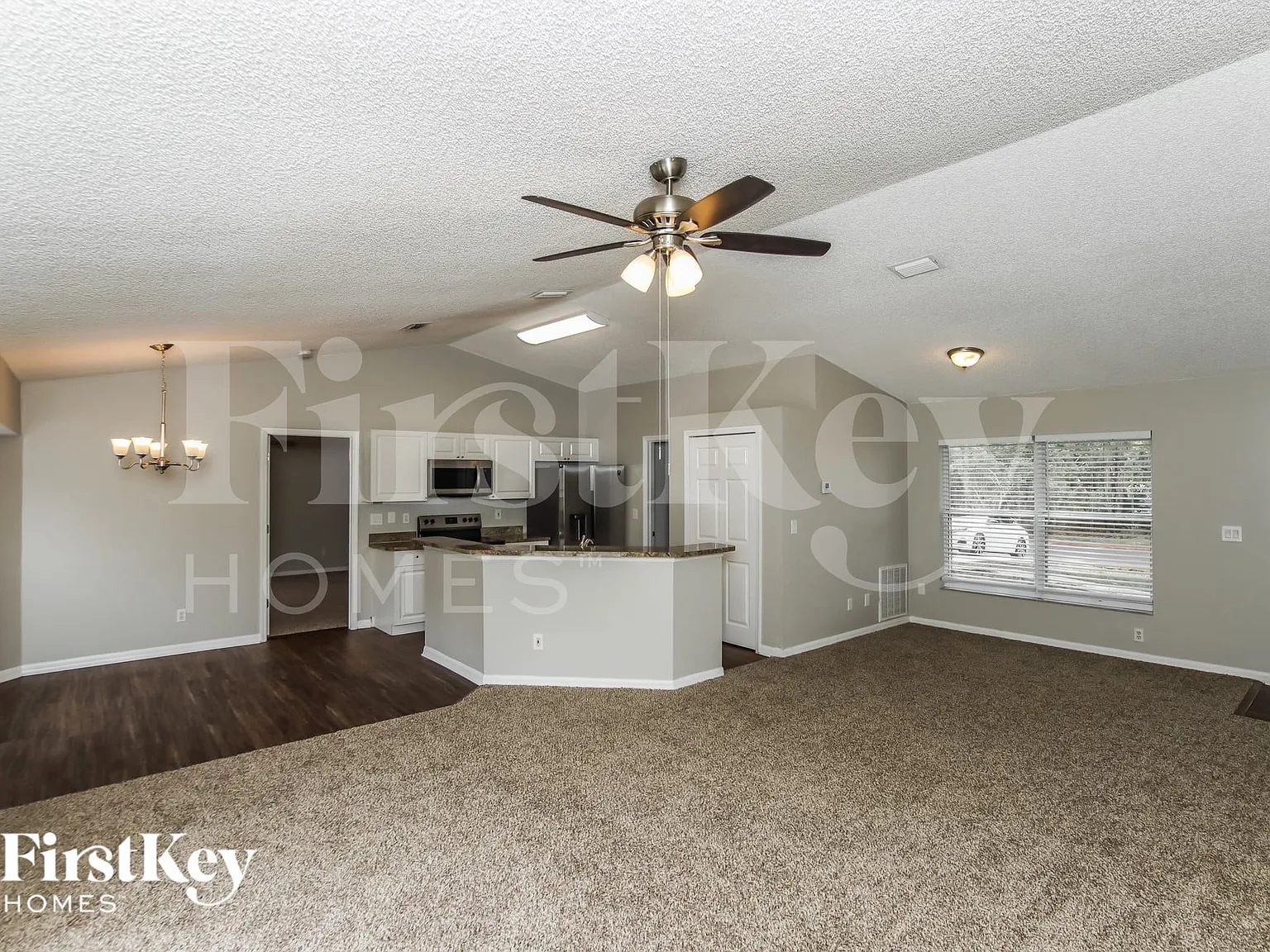 3 bed, 2.0 bath, 1395 sqft, $2,055 — Photo 3