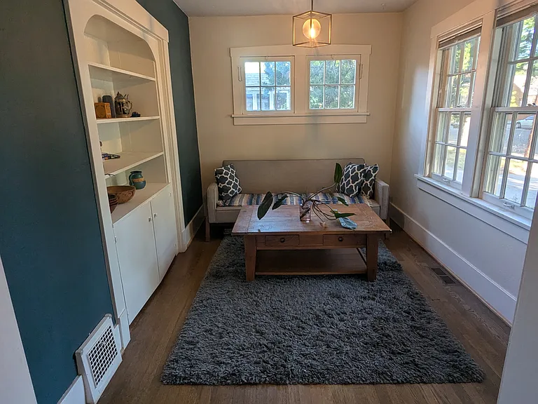 519 E Myrtle St — Photo 4