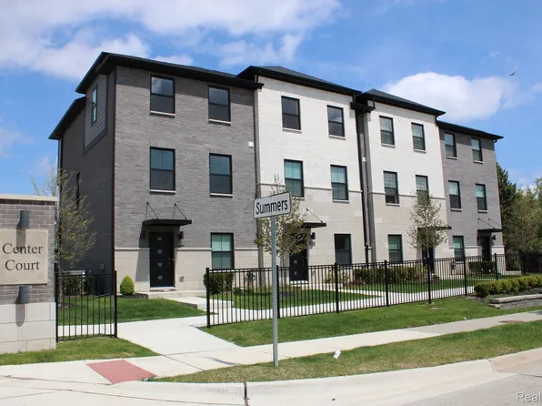 2818 Summers Pl, Troy, MI 48084