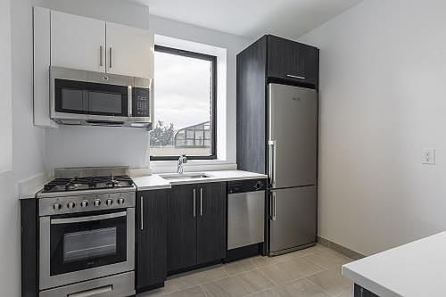 5th image of 360 W 34th St APT 6Y