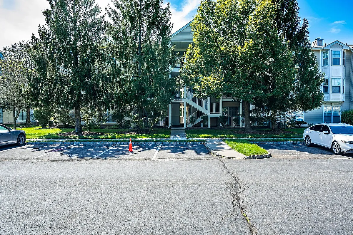 2 bed, $2,300 — Photo 4