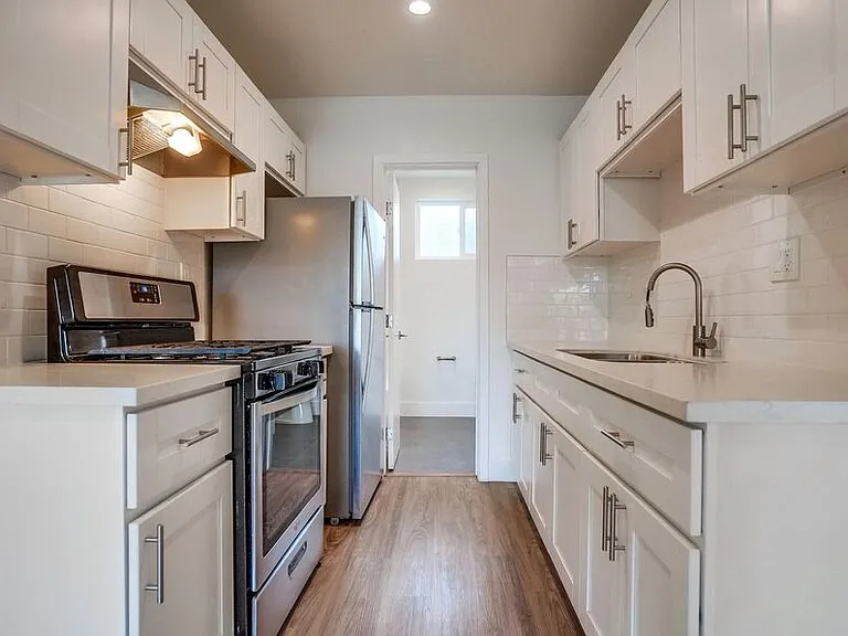 4037 W 28th St — Photo 15