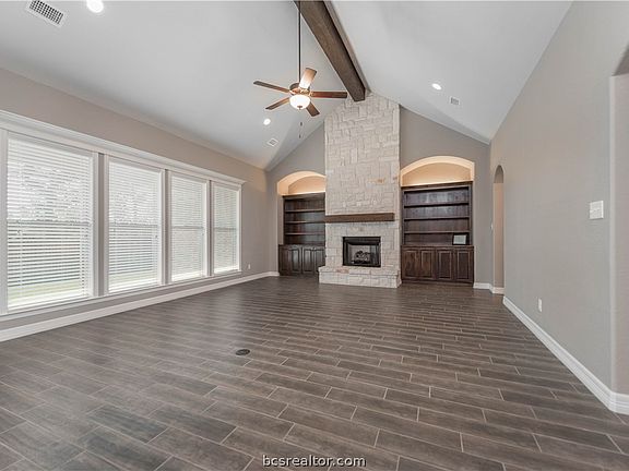 5th image of 2711 Portland Ln