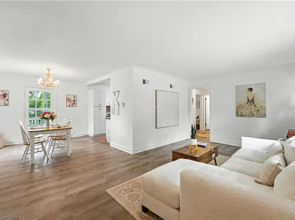 5213 Linden St, Roeland Park, KS 66205