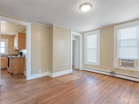 4th image of 94 W North St