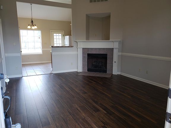 2nd image of 435 Green Willow Cv