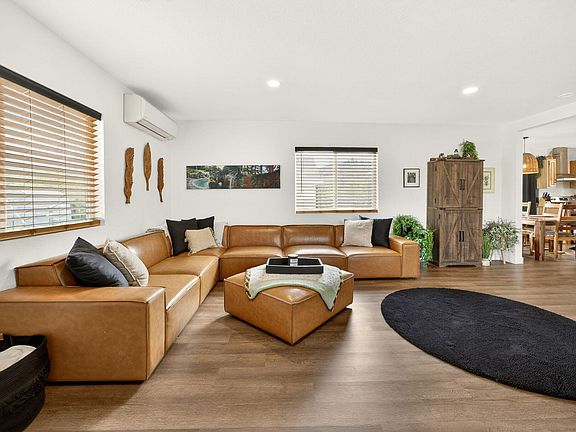 5th image of 2315 NE Foothill Blvd