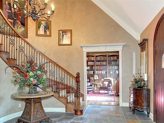 5th image of 262 Elm Hollow Ct