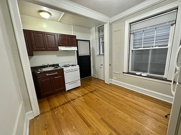 2nd image of 4432 N Seeley Ave #3B