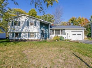 26 Oakbend Ln, Rochester, NY 14617