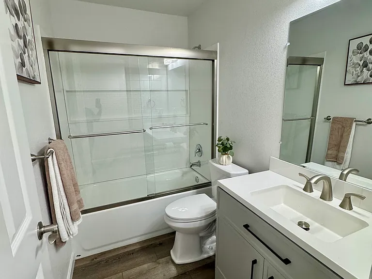 Maple Palace Luxury Apartments — Photo 7