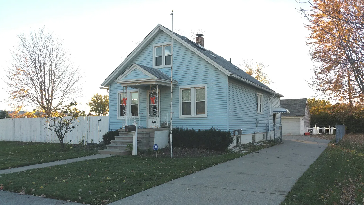 27109 Bohn St photo 1