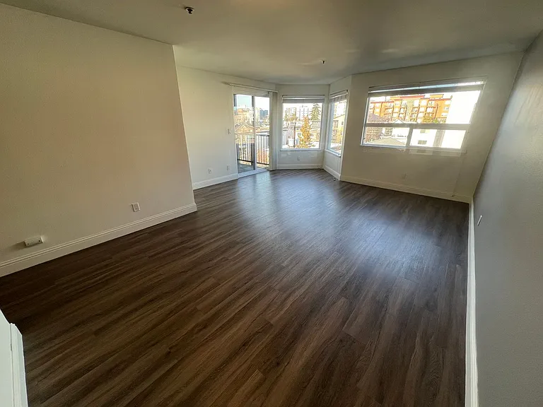 Cameron Apartments — Photo 22