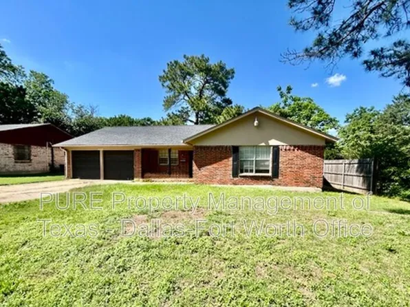 3809 Falcon Dr, Forest Hill, TX 76119