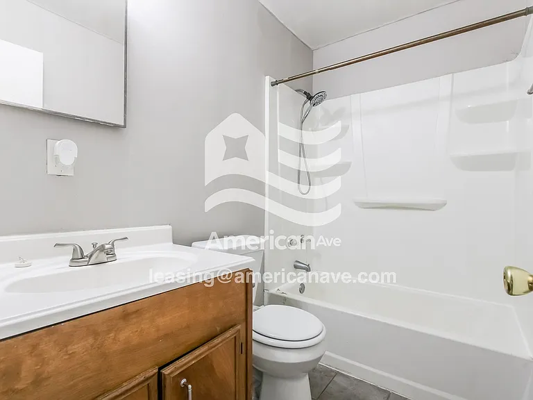 419097_014_bathroom_14.jpg