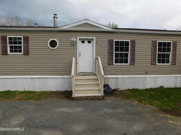 3 Lakewood Cir, Pittsfield, MA 01201