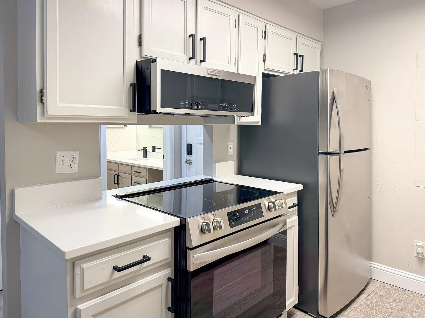 Updated Condo in Aurora — Photo 2