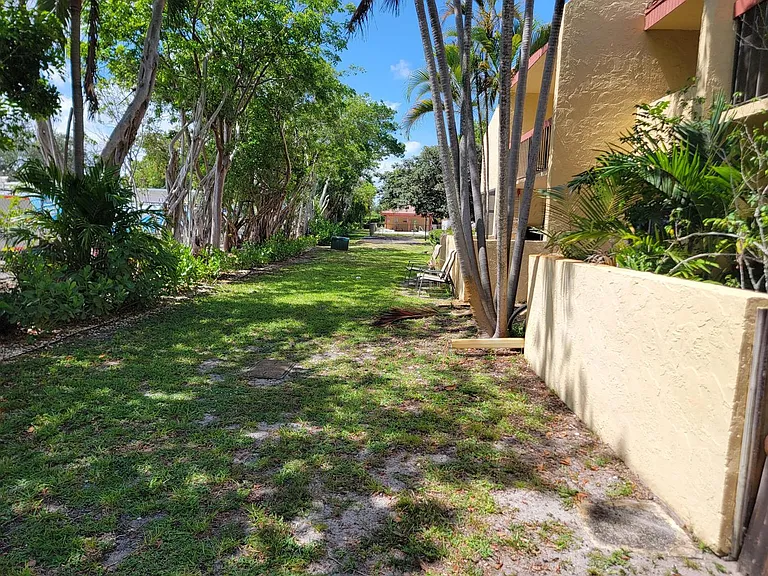 791 SE 1st Way — Photo 3
