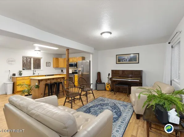 512 E Dolphin Ave, Palmer, AK 99645