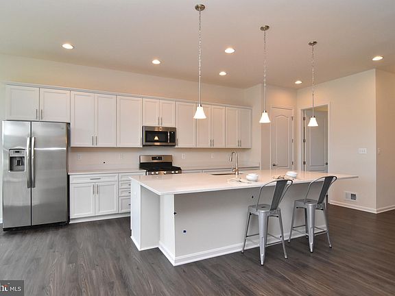 3rd image of 203 Bayberry Dr