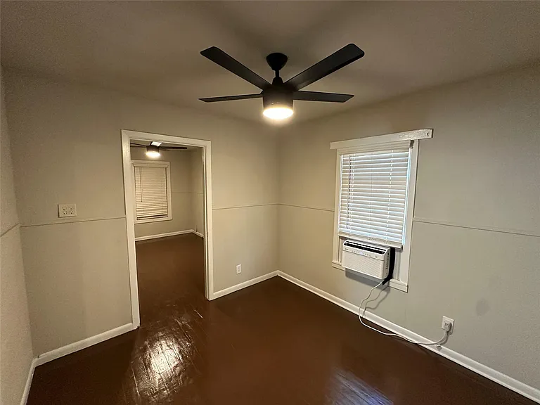 2721 Napoleon St — Photo 8