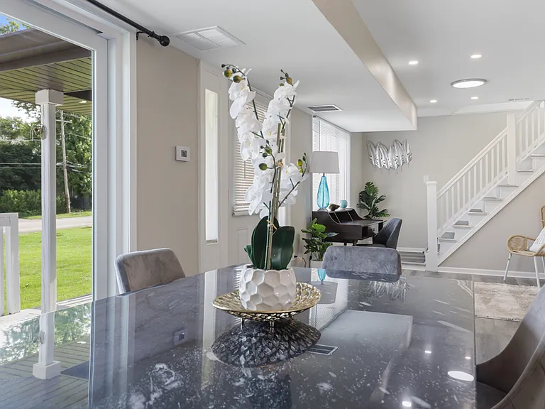 10308 W Lyndale Ave — Photo 11