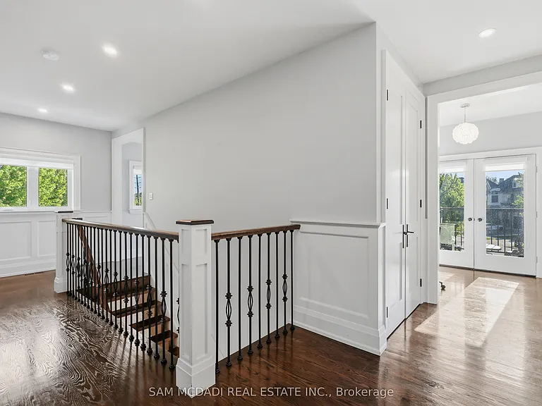 962 Fredonia Dr #UPPER — Photo 31