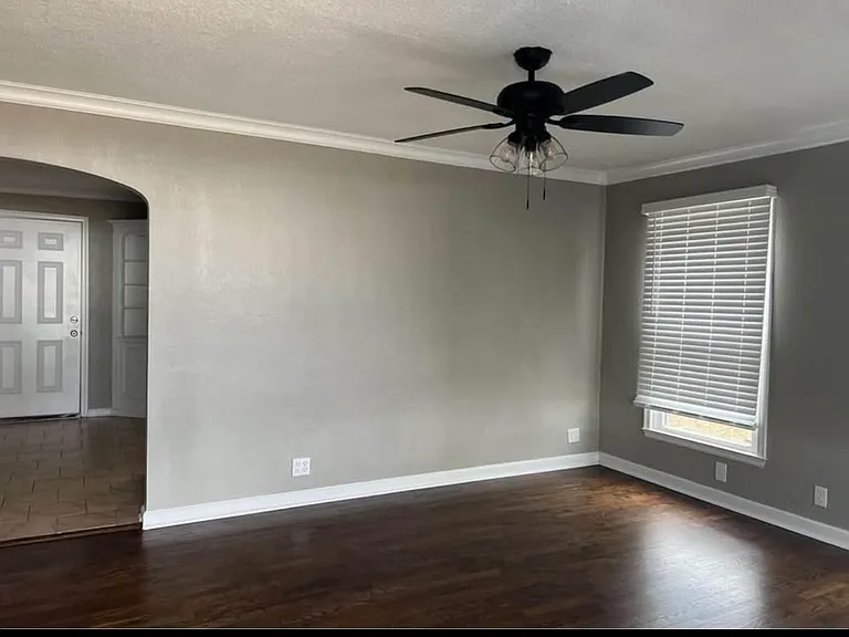 114 E Cass St — Photo 3