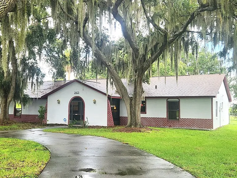 2805 Lake Tohopekaliga Blvd — Photo 1