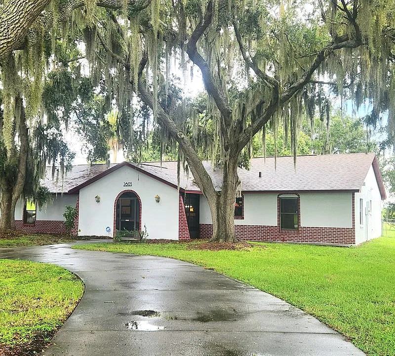 2805 Lake Tohopekaliga Blvd