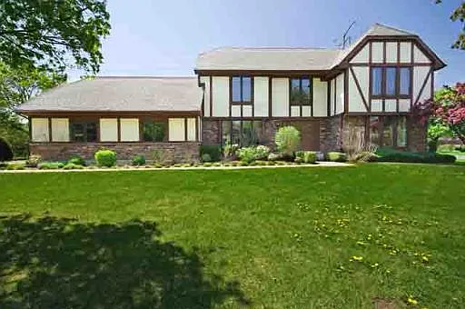 8548 Heather Dr photo 1