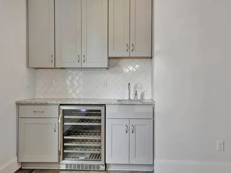 2122 Parkwood Ave — Photo 17
