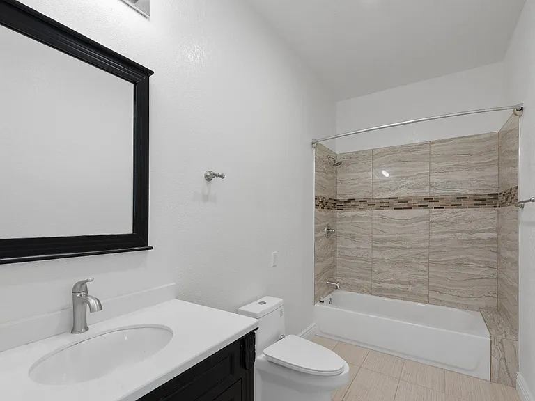 1755 Heywood St — Photo 11