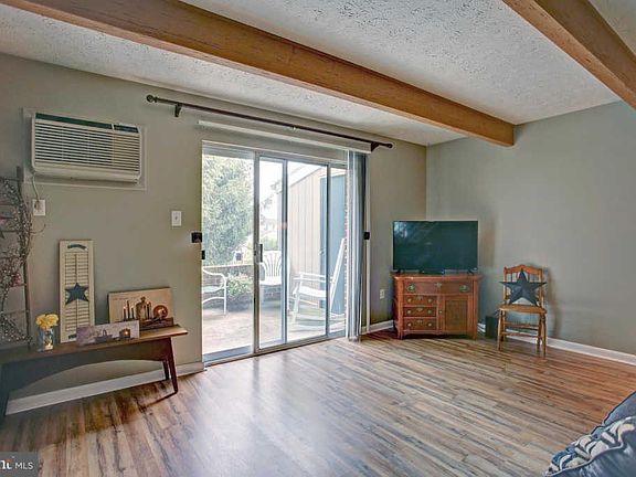 4th image of 54 Glenview Cir