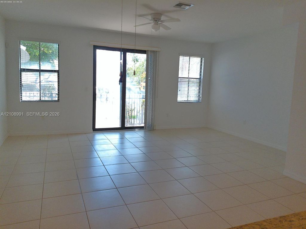 1088 NW 33rd Ct, photo 9