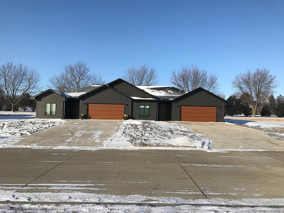 617 Benning Drive Holstein Iowa (Left townhouse available)
