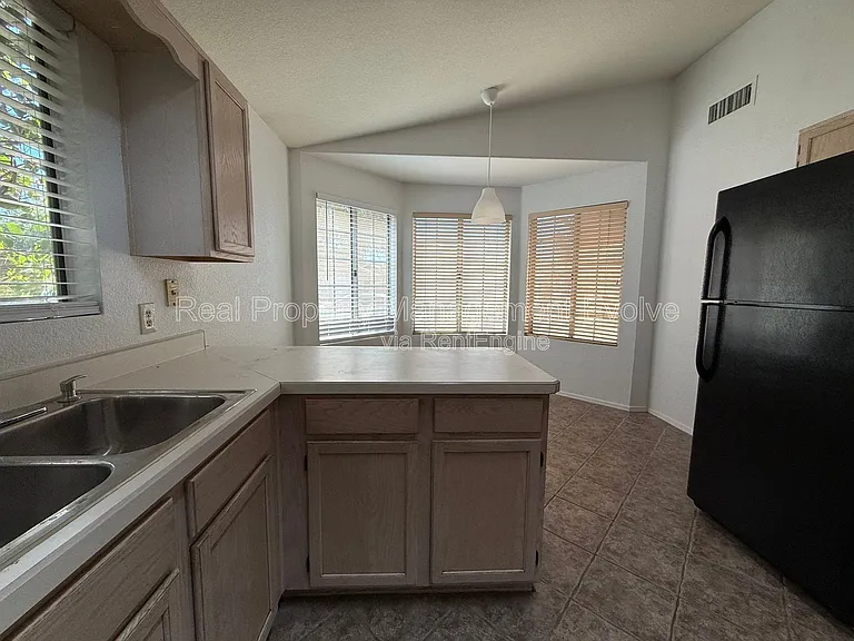 4260 E Rosemonte Dr — Photo 11