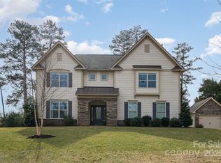 4131 Nottaway Place Dr, Matthews, NC 28105