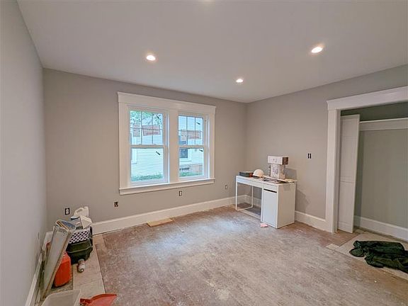 2nd image of 32 Brimmer St