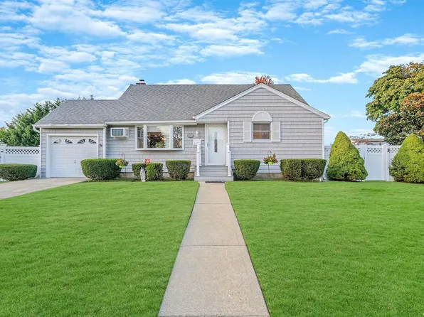 447 15th Street, West Babylon, NY 11704