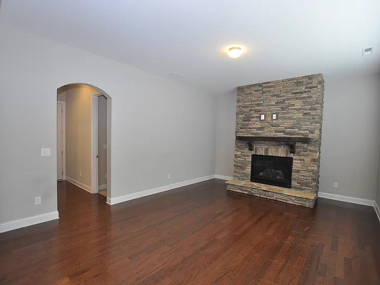 1004 Sterling Dr — Photo 22